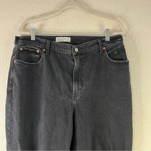 Abercrombie And Fitch Curve Ultra High Rise Ankle Straight Jeans in Black - Picture 5 of 13